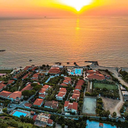 Villaggio Torre Ruffa Robinson Capo Vaticano Bagian luar foto