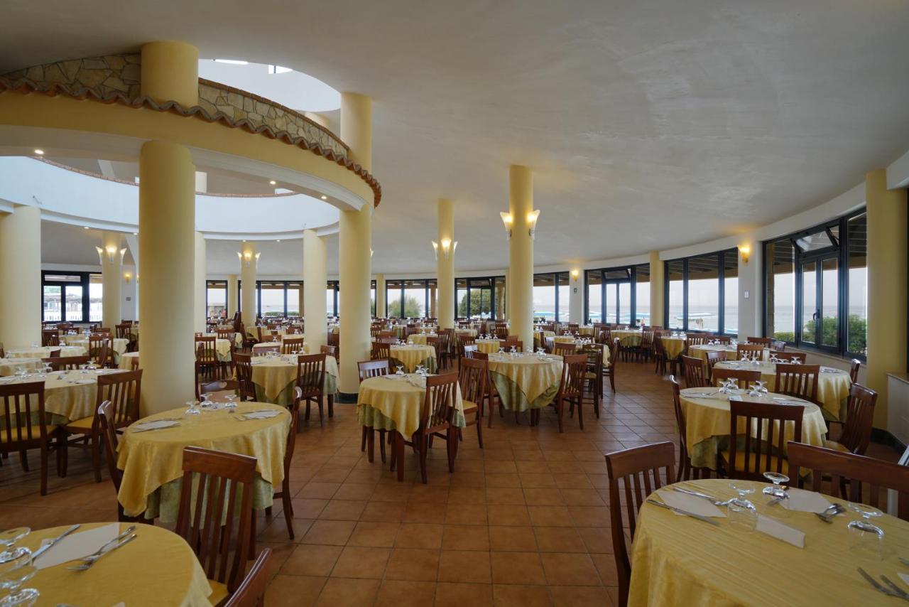 Villaggio Torre Ruffa Robinson Capo Vaticano Bagian luar foto