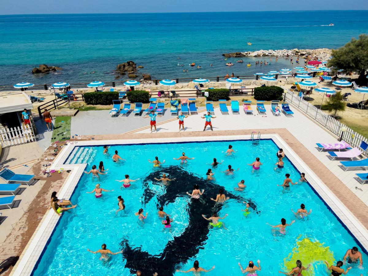 Villaggio Torre Ruffa Robinson Capo Vaticano Bagian luar foto