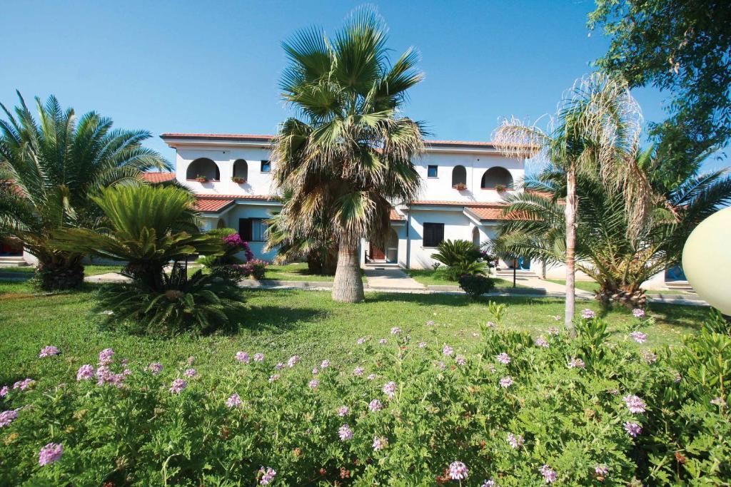 Villaggio Torre Ruffa Robinson Capo Vaticano Bagian luar foto