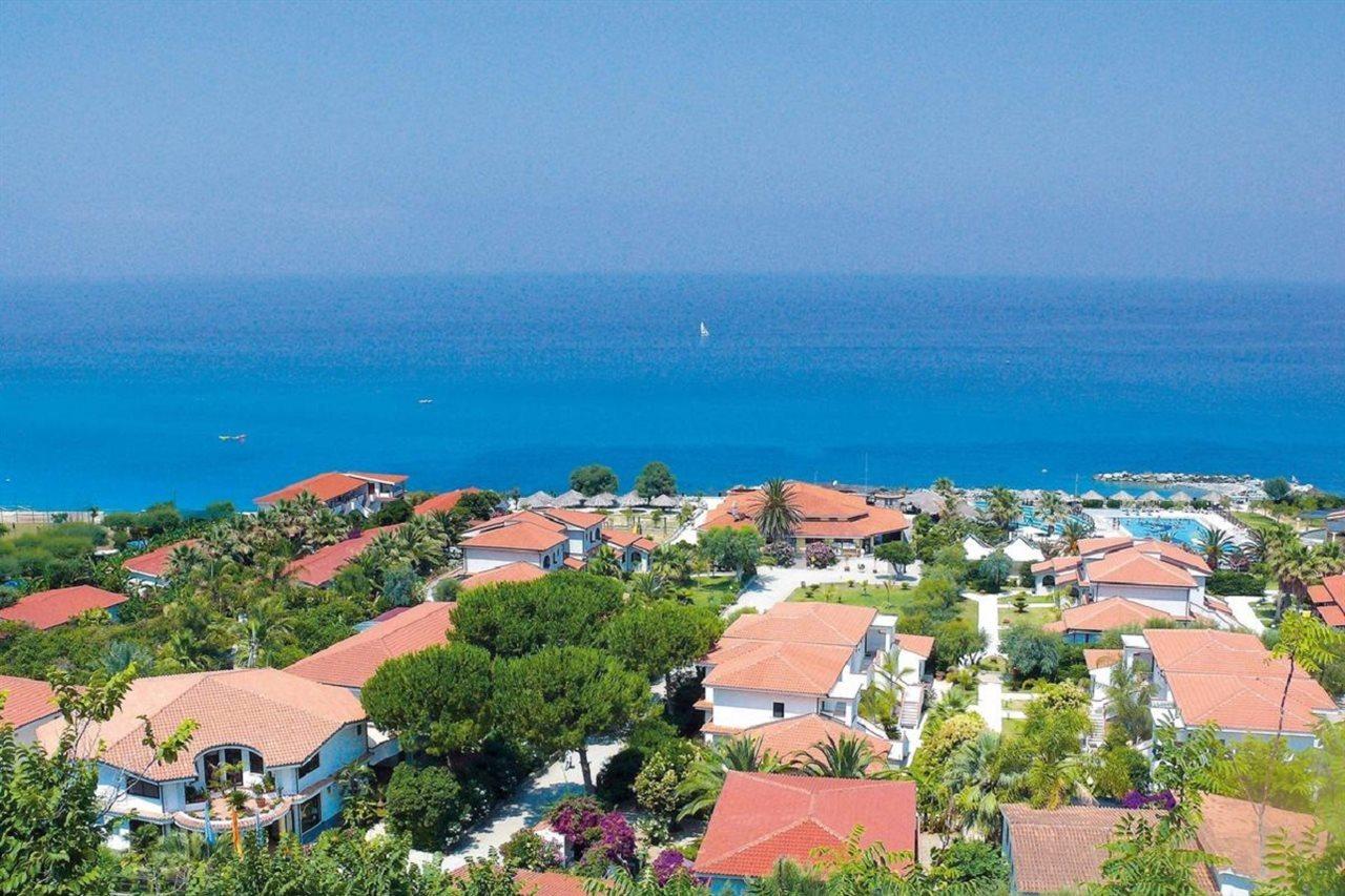 Villaggio Torre Ruffa Robinson Capo Vaticano Bagian luar foto